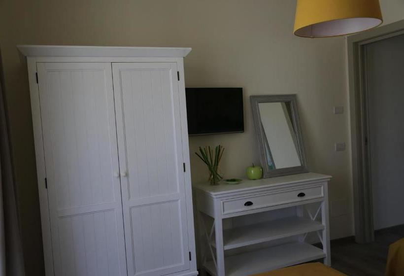 هتل Agriturismo Familiare I Giardini Del Lago