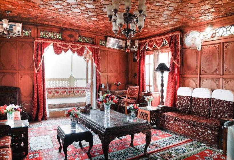 Hôtel Oyo 71924 Young Golden Palace