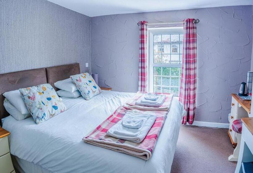 בית מלון כפרי The Cock