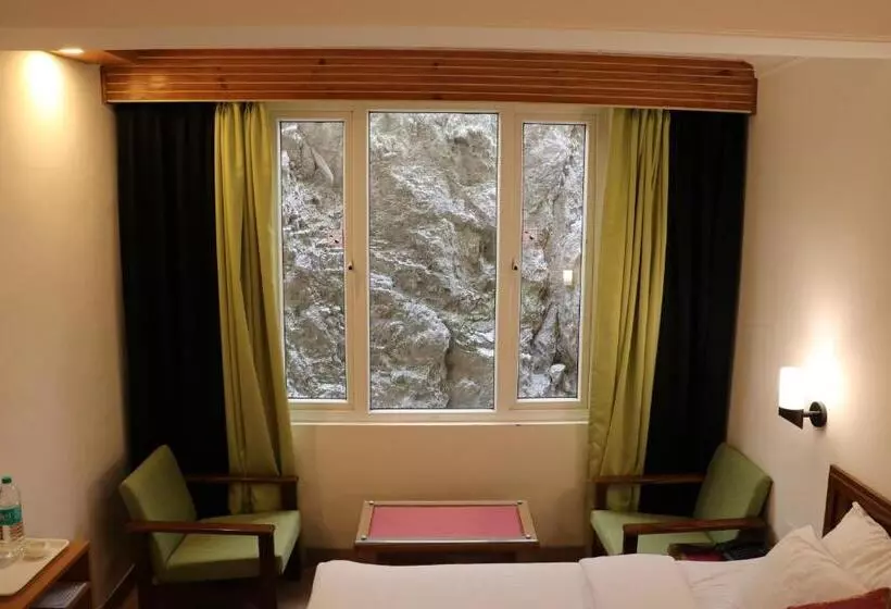 ホテル The Three Oaks Boutique