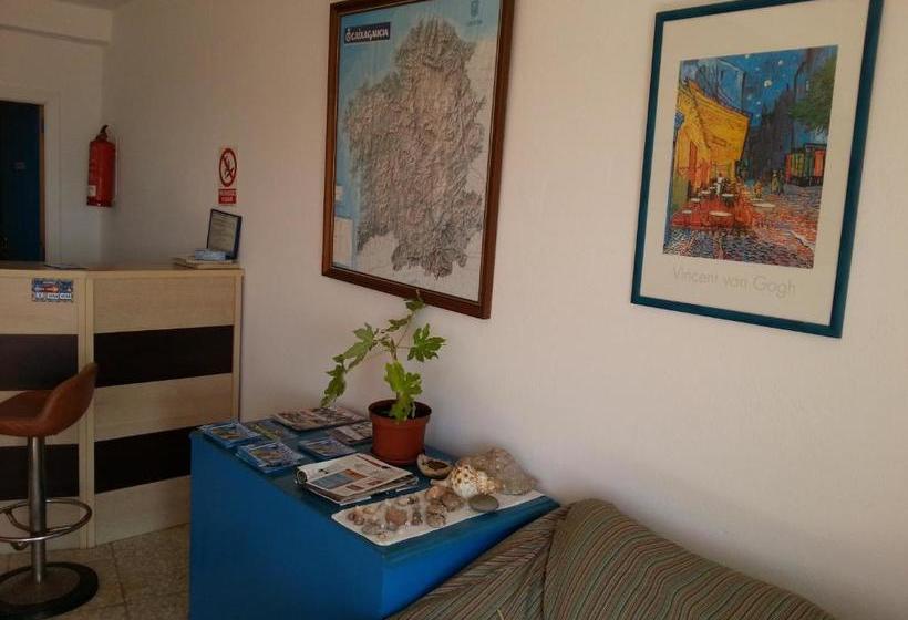 پانسیون Hostal Del Mar