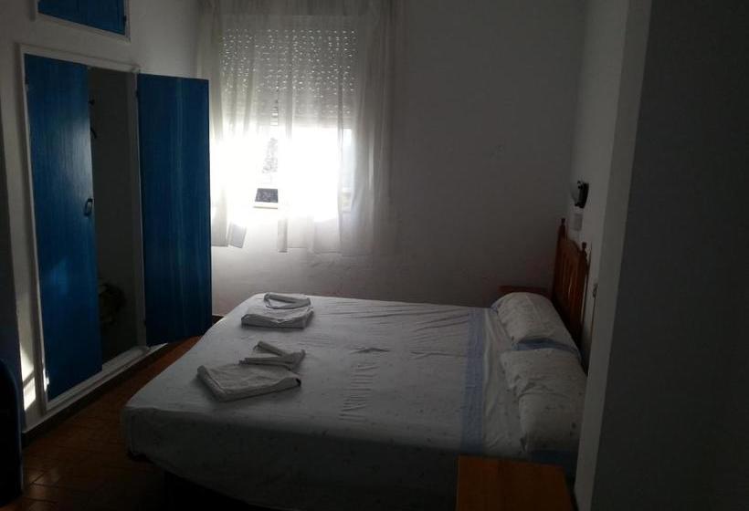 پانسیون Hostal Del Mar