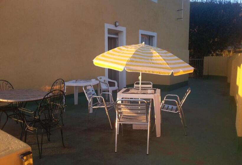 پانسیون Hostal Del Mar