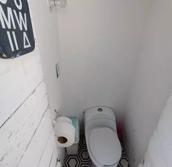 پانسیون Monkey Safari Hostel