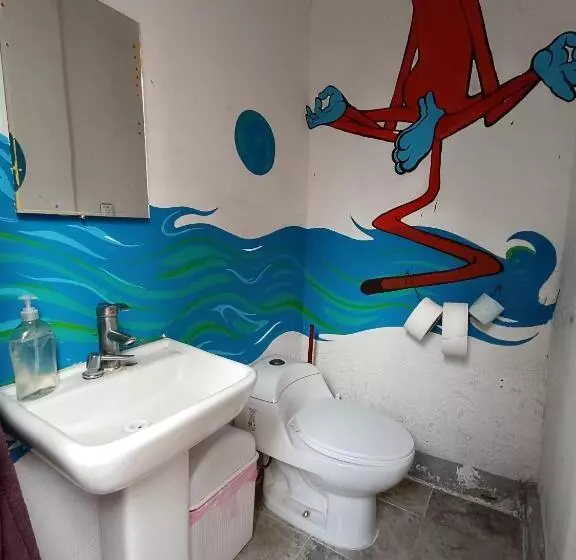 پانسیون Monkey Safari Hostel