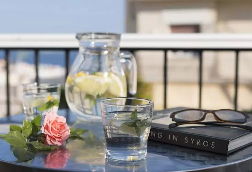 Antouanetta Apartments