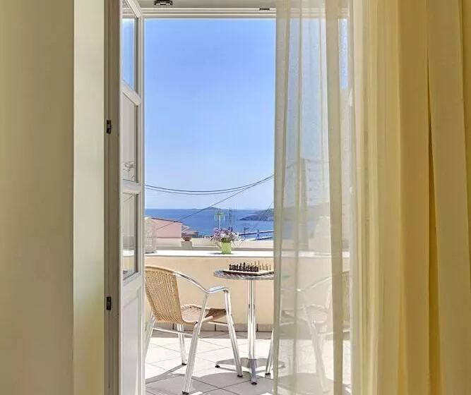 Antouanetta Apartments