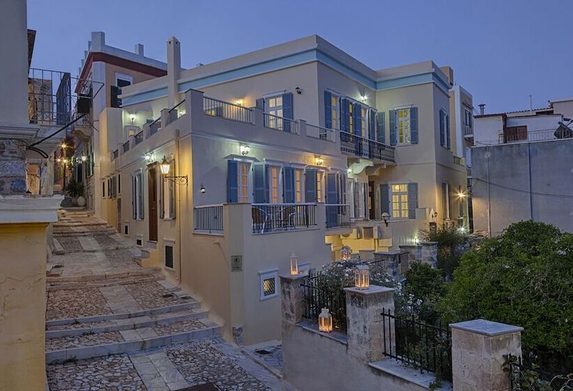 Antouanetta Apartments