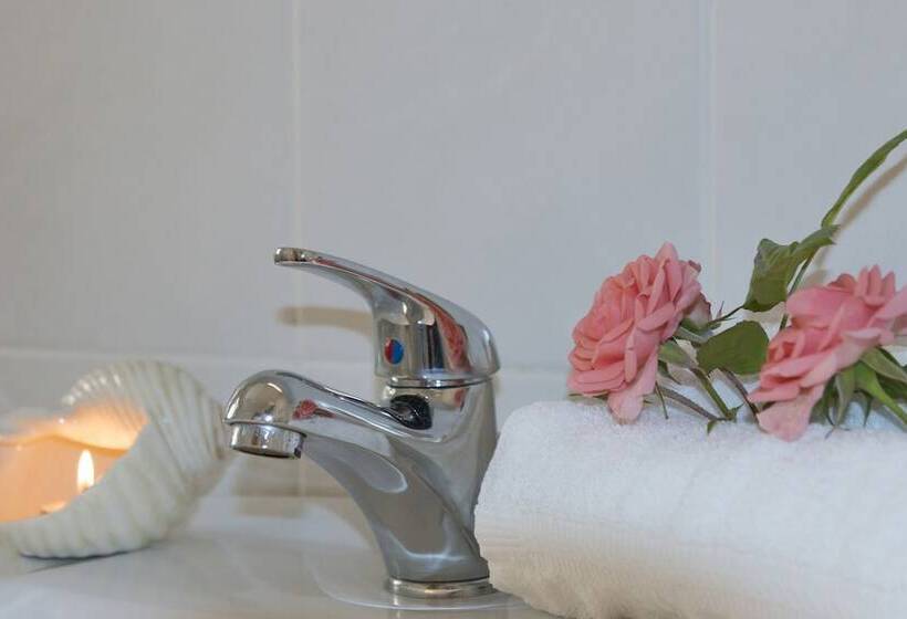 Antouanetta Apartments