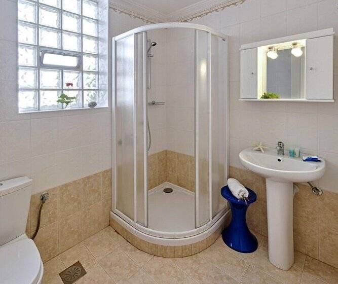 Antouanetta Apartments