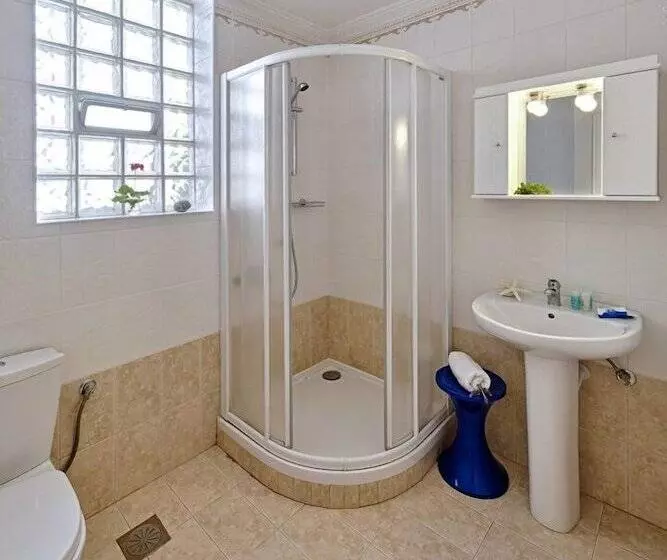 Antouanetta Apartments