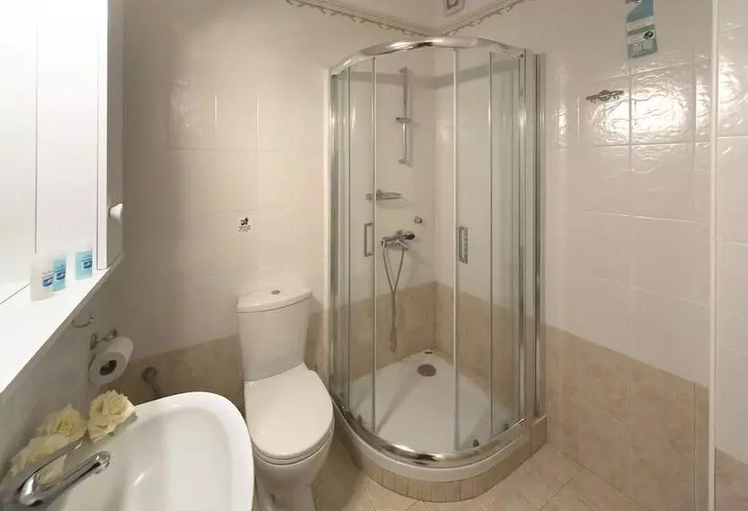 Antouanetta Apartments