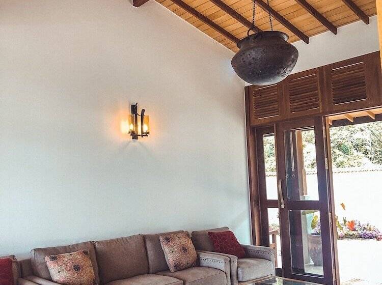 בית מלון כפרי Misty Hills Villa Kadugannawa