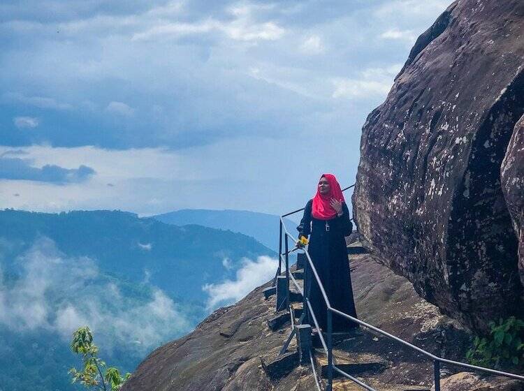 בית מלון כפרי Misty Hills Villa Kadugannawa