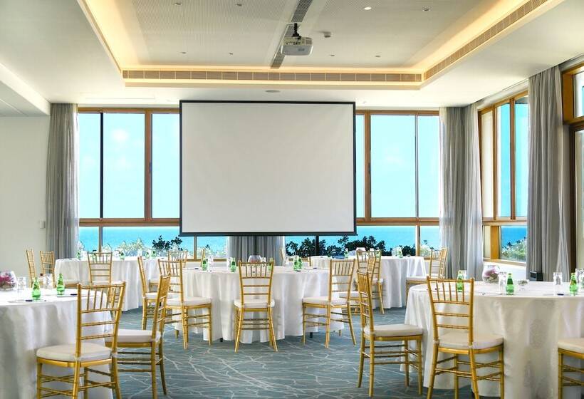 La Siesta Hotel & Beach Resort