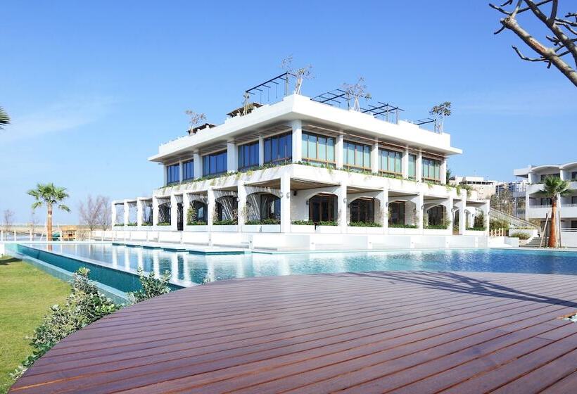 La Siesta Hotel & Beach Resort