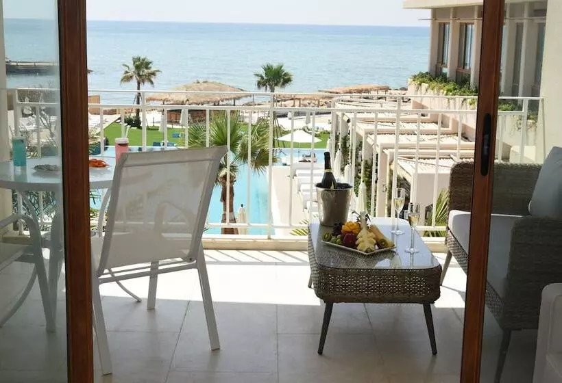 La Siesta Hotel & Beach Resort