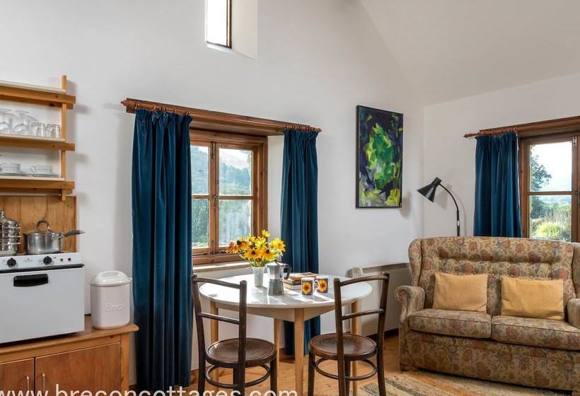 Cosy Cottage With Authentic Fireplace In The Breathtaking Duffryn Valley