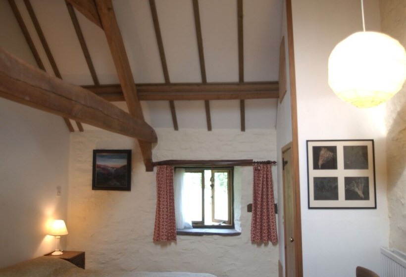 Cosy Cottage With Authentic Fireplace In The Breathtaking Duffryn Valley