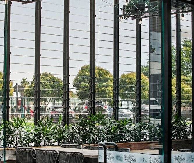 בית מלון כפרי Mantra Traralgon