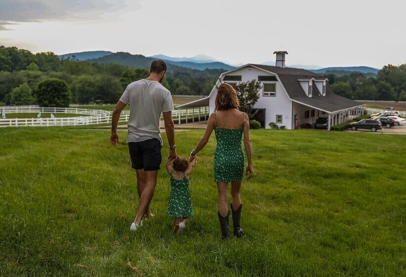 교외 호텔 The Horse Shoe Farm