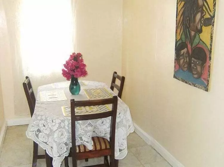 پانسیون One World Village Guesthouse