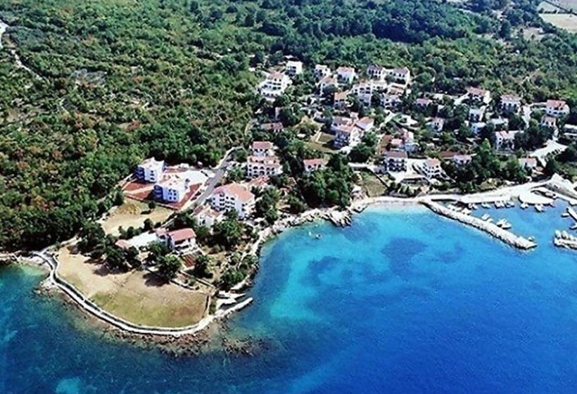 Spacious Apartment With Terrace & Garden Grill