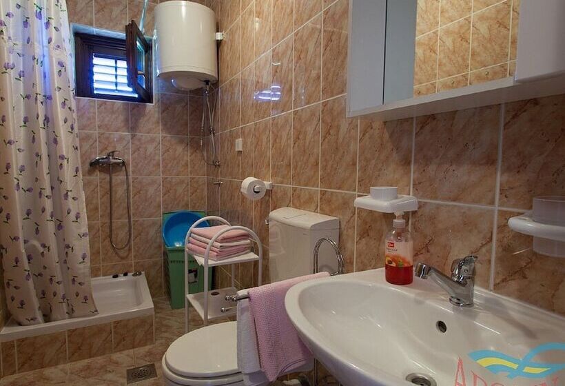 Spacious Apartment With Terrace & Garden Grill