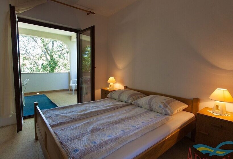 Spacious Apartment With Terrace & Garden Grill