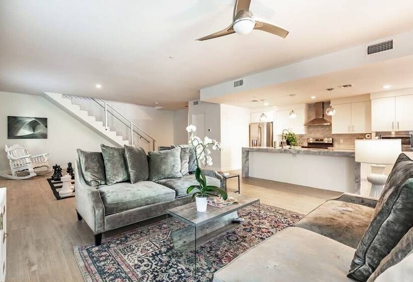 City Luxury Oasis! 3 Level Condo With 360 Roof!