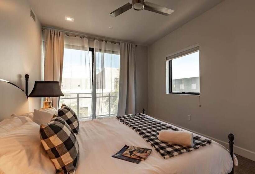 City Luxury Oasis! 3 Level Condo With 360 Roof!