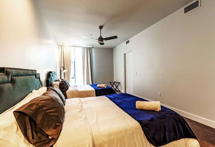 City Luxury Oasis! 3 Level Condo With 360 Roof!