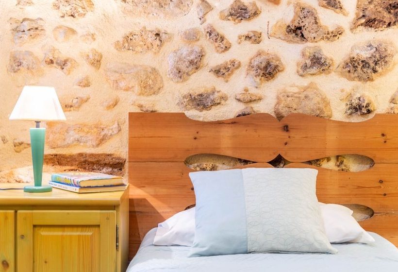 Mallorca Traditional Townhouse Holiday In Llubi