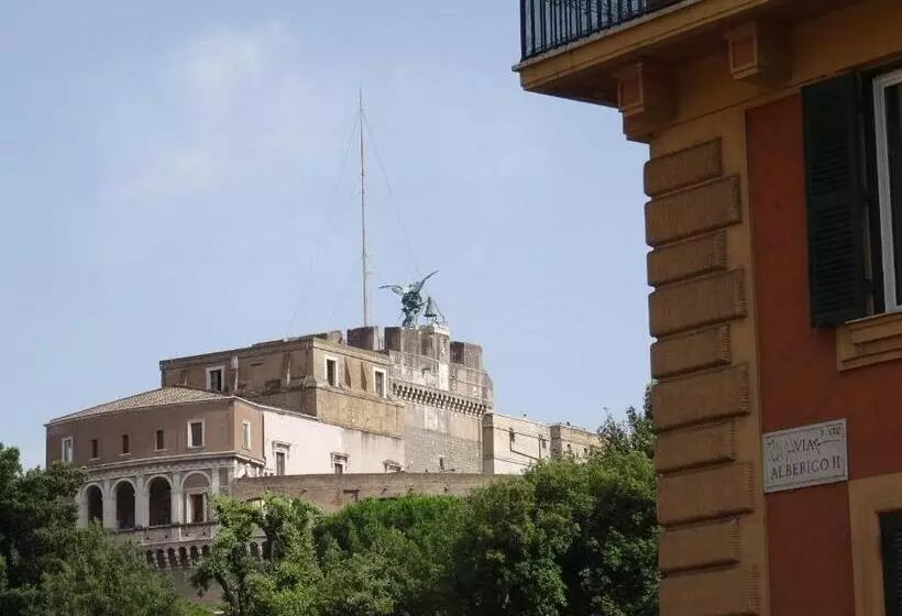 پانسیون Domus Alberico