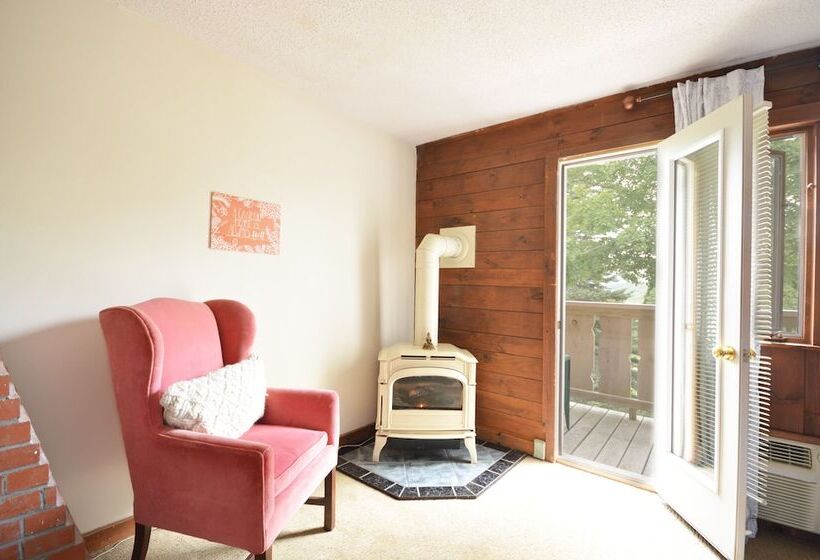 호텔 Lotus Mountain Retreat