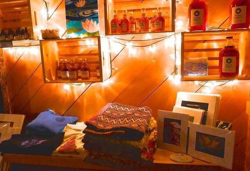 호텔 Lotus Mountain Retreat