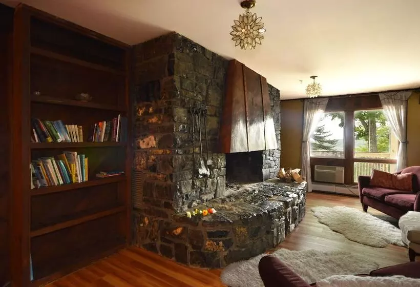 Hotelli Lotus Mountain Retreat