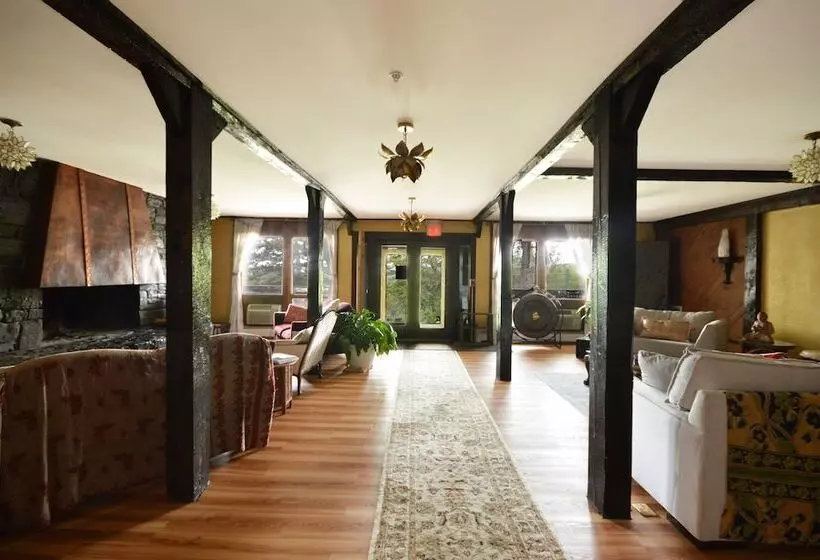 Hotelli Lotus Mountain Retreat