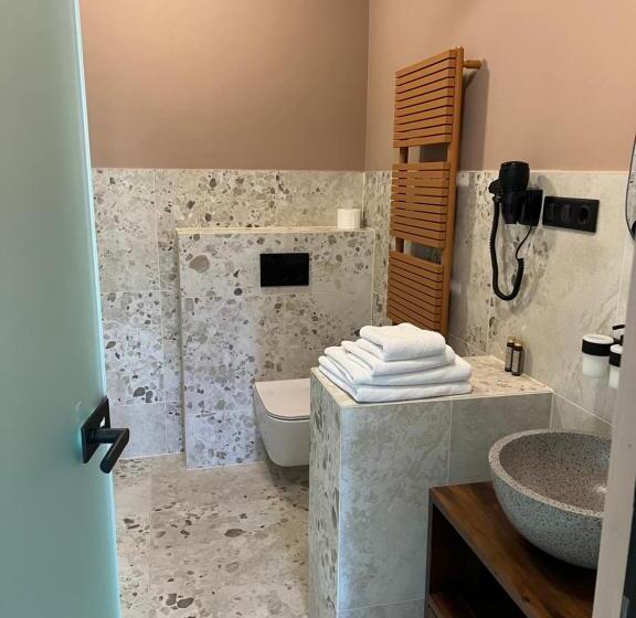 Bed and Breakfast Nest