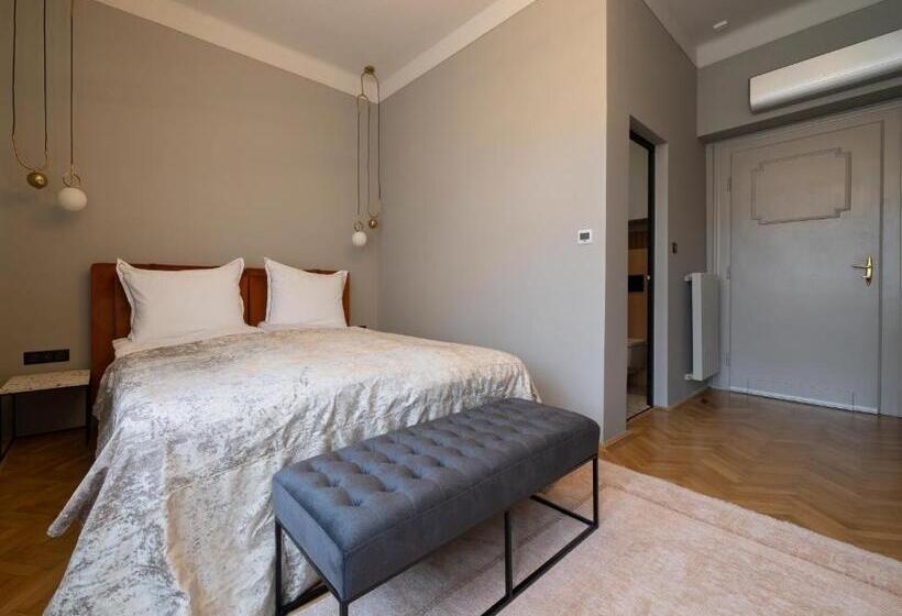 Bed and Breakfast Nest