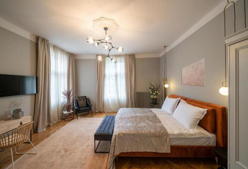 Bed and Breakfast Nest