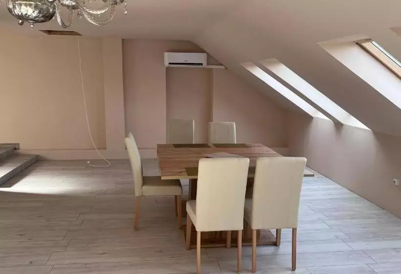 Aamiaismajoitus (B&B) Parrag Panzió Mátraszentimre