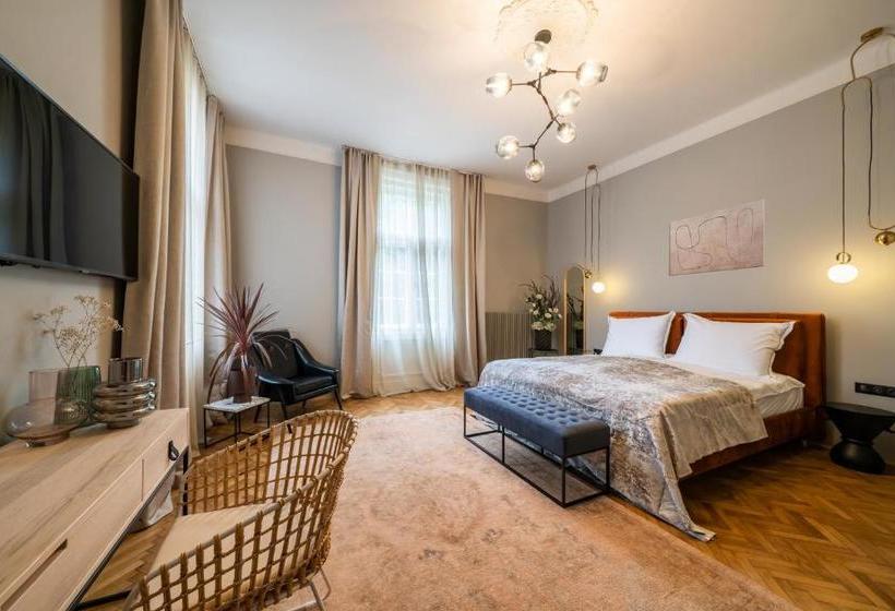 Bed and Breakfast Nest