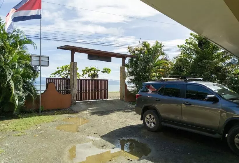 Hotelli Cabinas Agua Luna Frente Al Mar