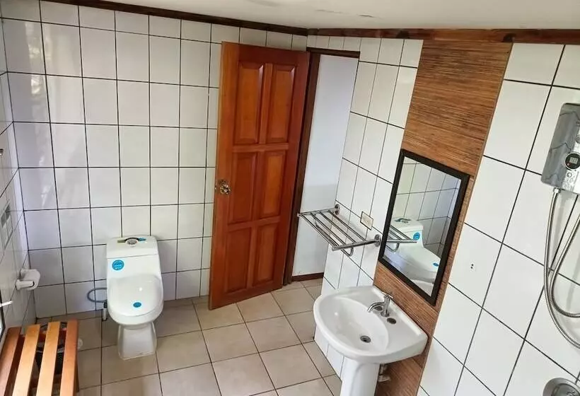 Hotelli Cabinas Agua Luna Frente Al Mar