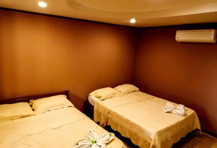 Hotelli Cabinas Agua Luna Frente Al Mar