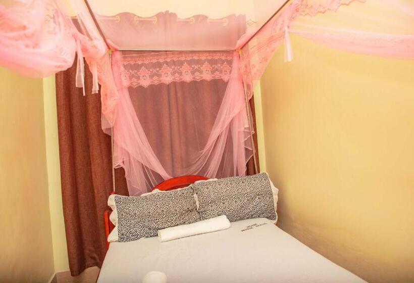 בית מלון כפרי Kilimanjaro White House