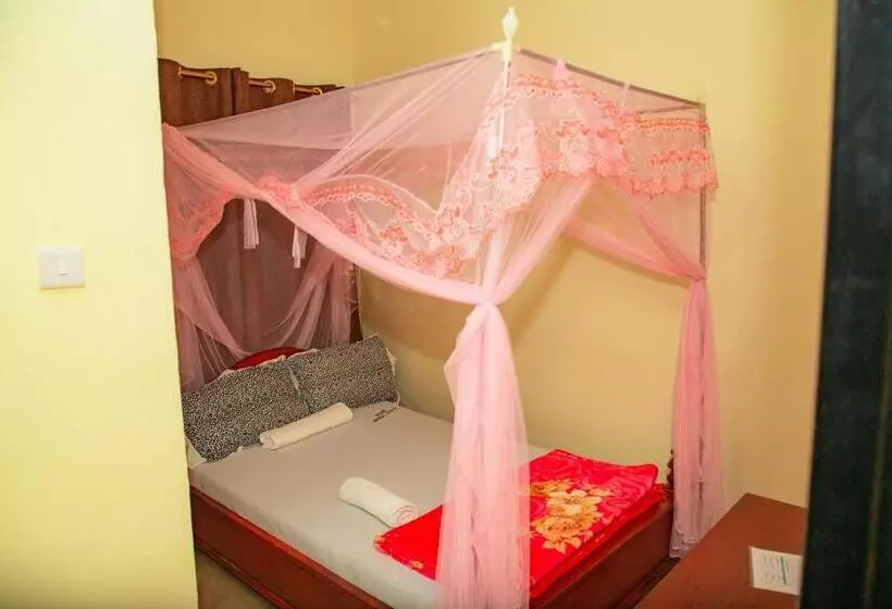 هتل Kilimanjaro White House