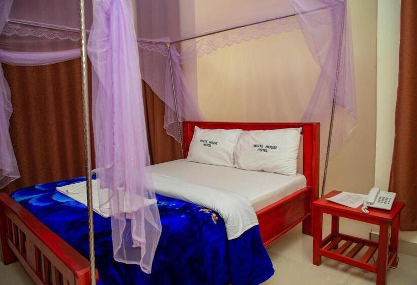 בית מלון כפרי Kilimanjaro White House