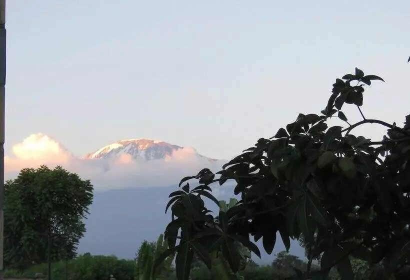هتل Kilimanjaro White House